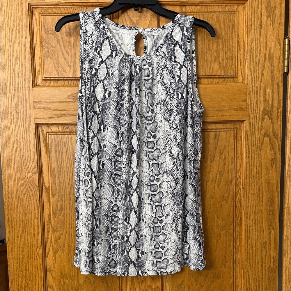 NEW with tags Sleeveless Snake Print Top, Size XL
